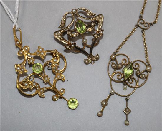 Three early 20th century 9ct gold , peridot and seed pearl pendants, including one with 9ct gold chain, largest 41mm.